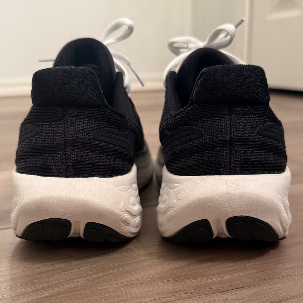 New Balance| Women's Fresh Foam X 1080 V13 Black & White Running Shoes in Size 8 - Picture 2 of 9